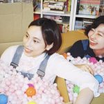 chelmico_2 – 白と水色のカーネーション