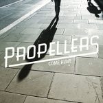 comealive_img – 白と水色のカーネーション